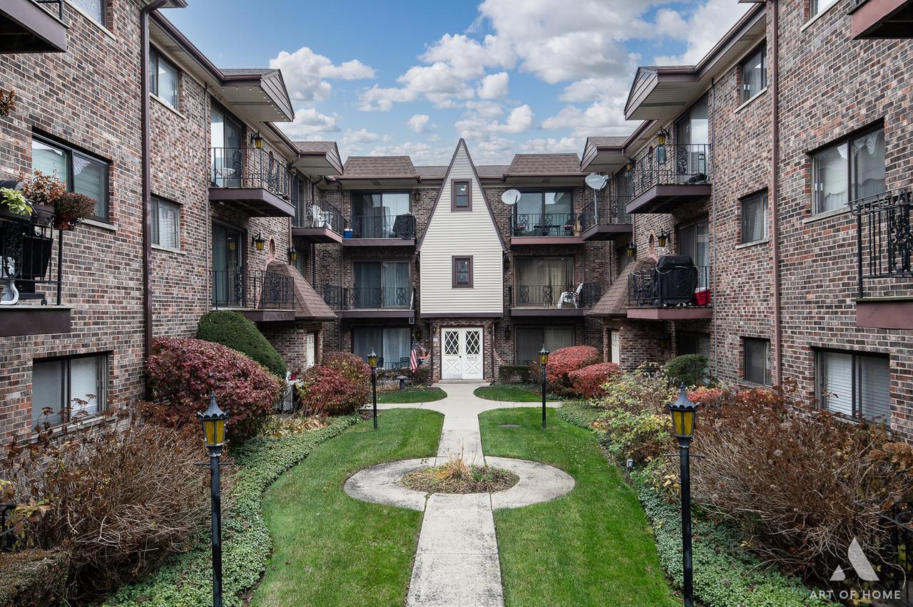 6453 N Northwest Hwy. #2C, Chicago, IL 60631