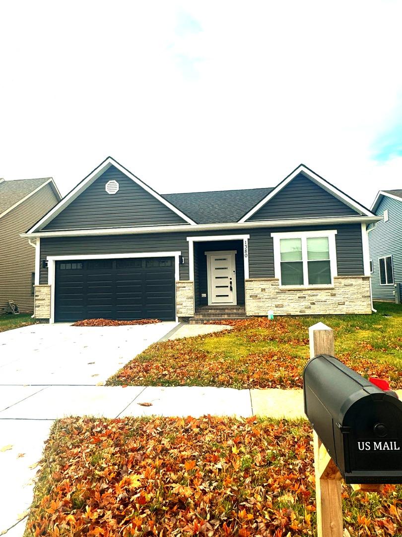 1380 Sandpiper Ln., Woodstock, IL 60098