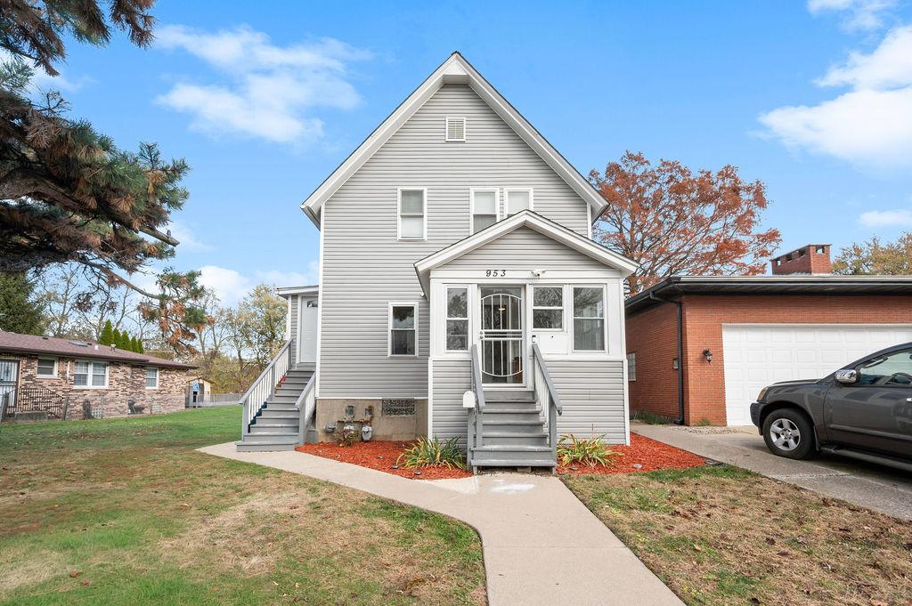 953 Hirsch Blvd., Calumet City, IL 60409