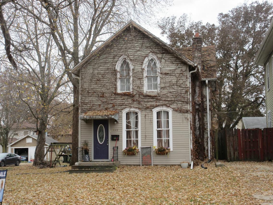109 6th Ave., Sterling, IL 61081