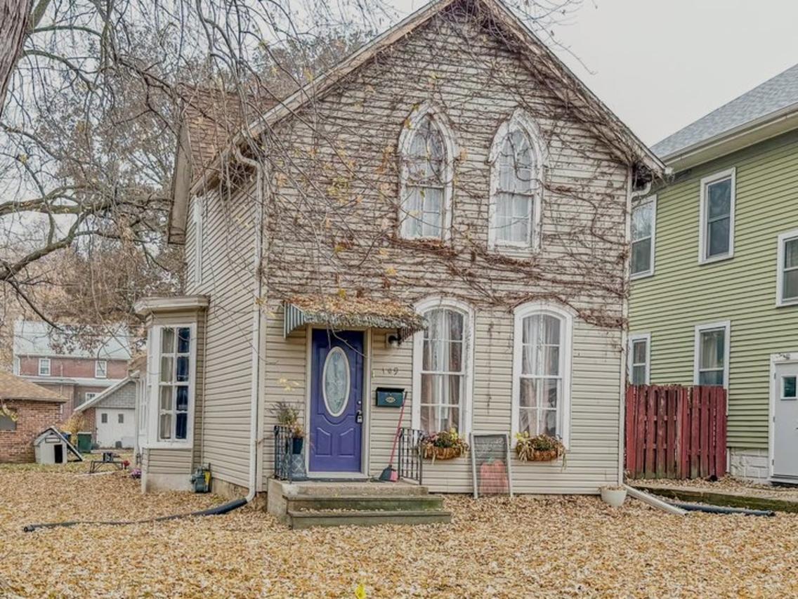 109 6th Ave., Sterling, IL 61081