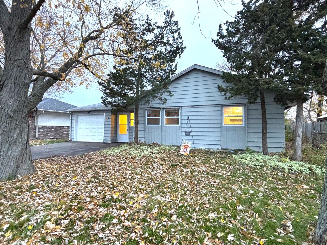 140 Hickory Dr., Carpentersville, IL 60110