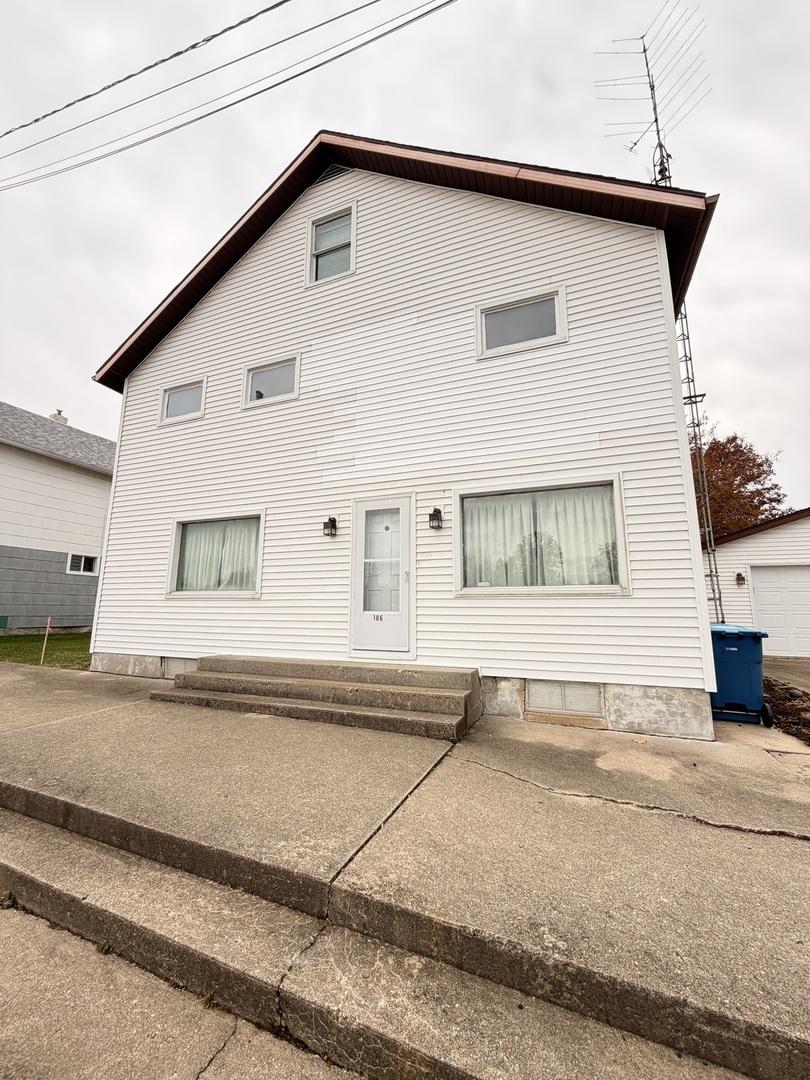 106 S Main St., Lostant, IL 61334