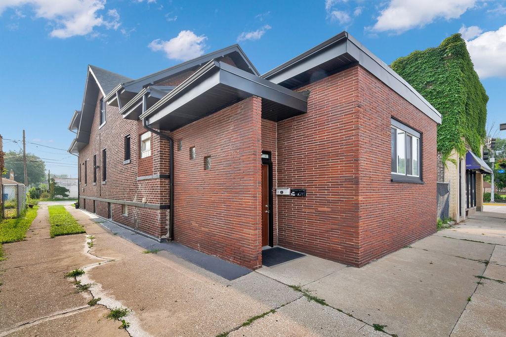 691 Wentworth Ave., Calumet City, IL 60409