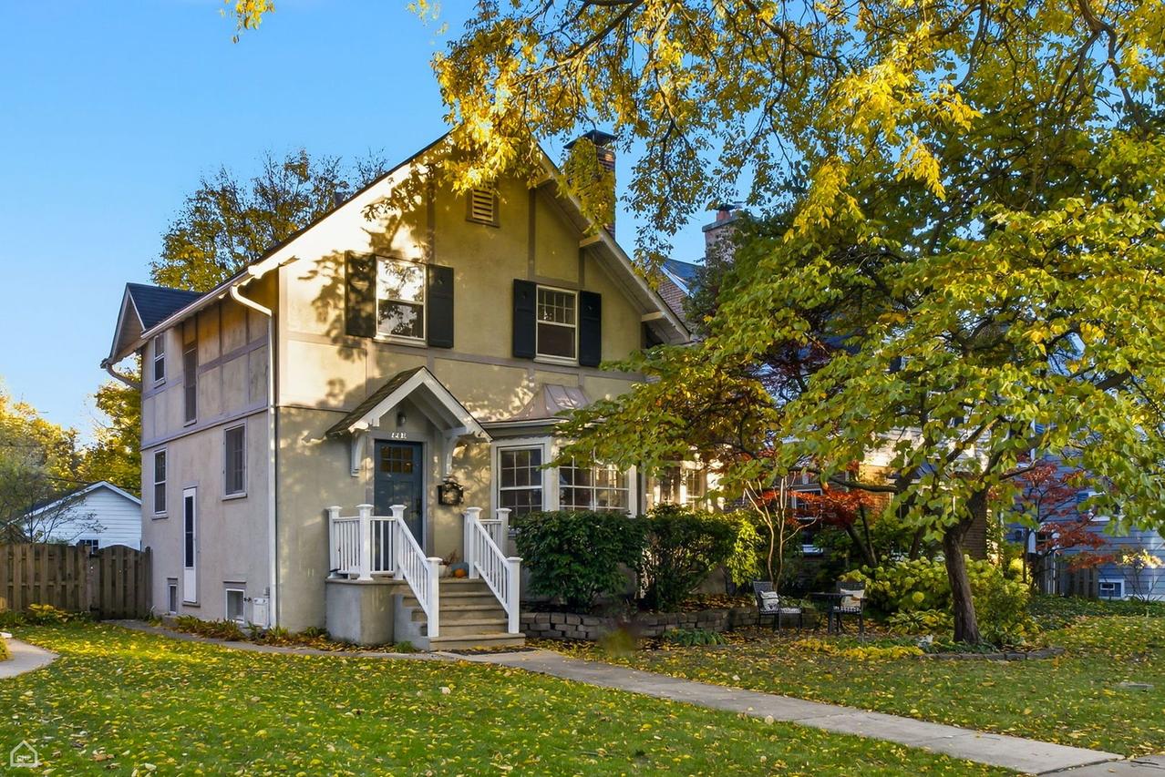 2221 Lincolnwood Dr., Evanston, IL 60201