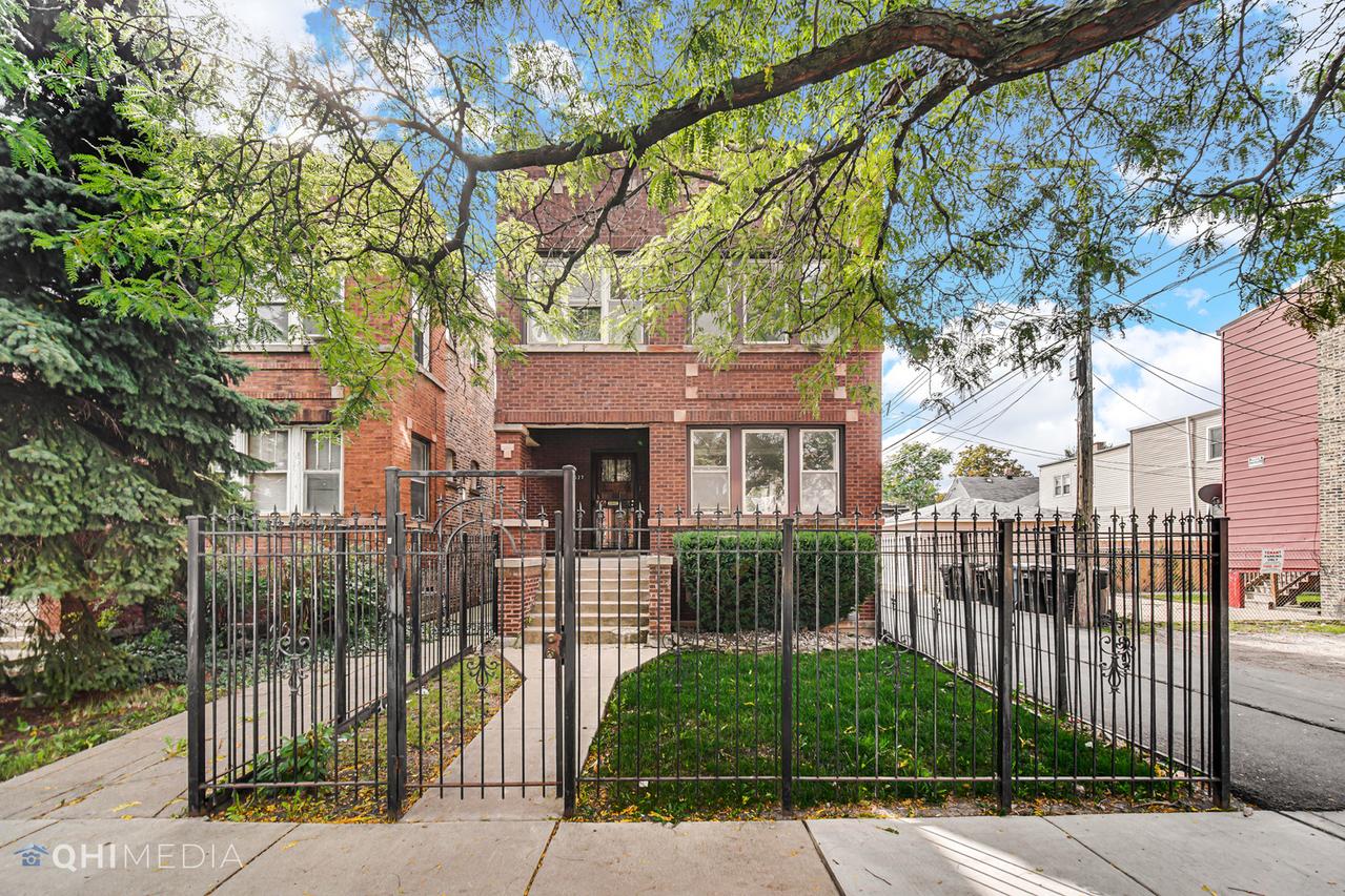 5527 W Potomac Ave., Chicago, IL 60651