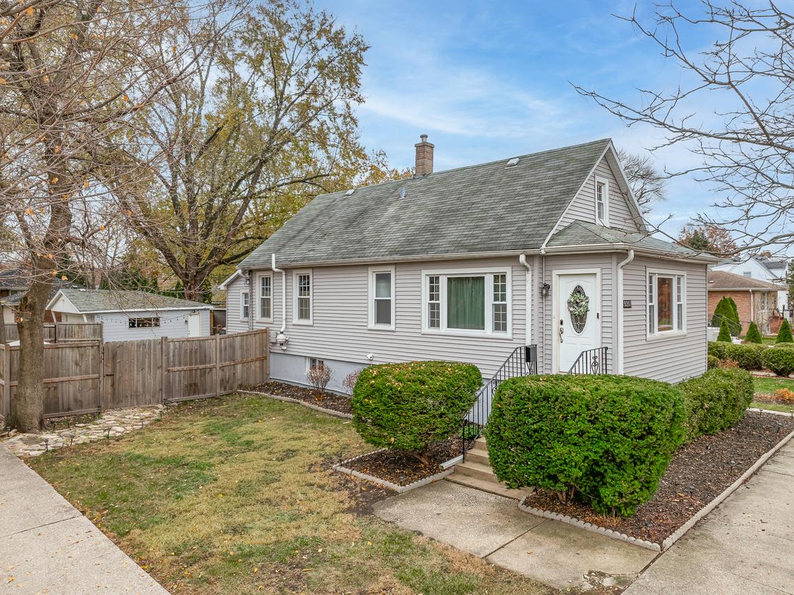 9201 S 52nd Ave., Oak Lawn, IL 60453