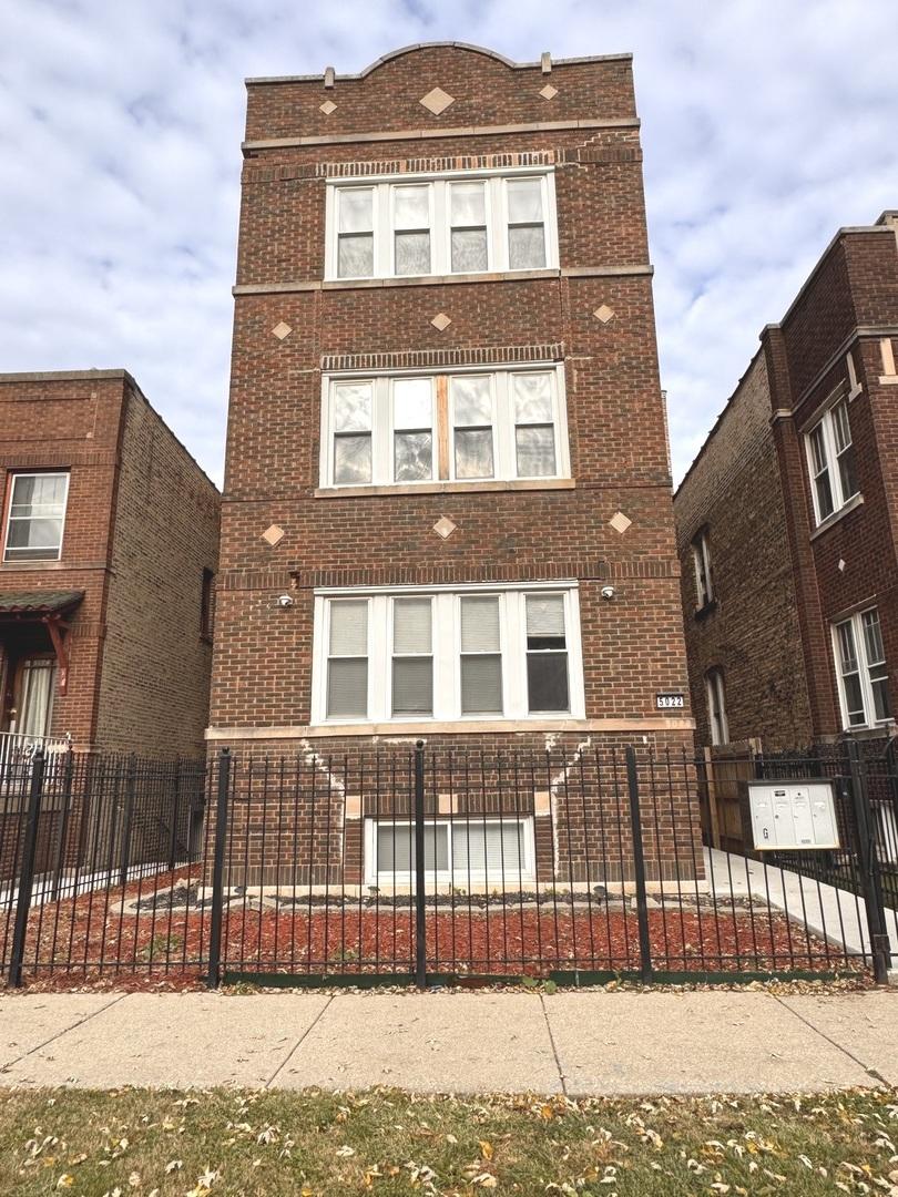 5022 W Adams St., Chicago, IL 60644