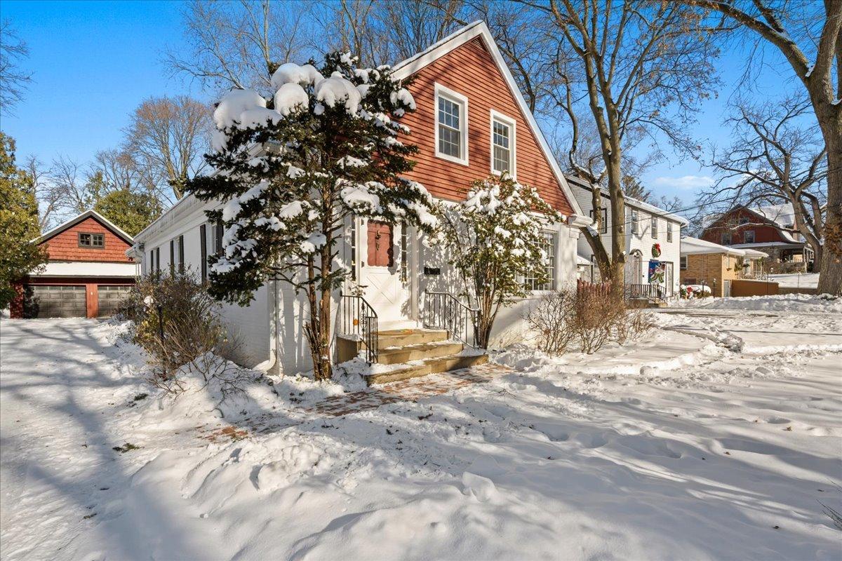 124 W Crystal Lake Ave., Crystal Lake, IL 60014