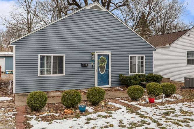 607 N James St., Champaign, IL 61821