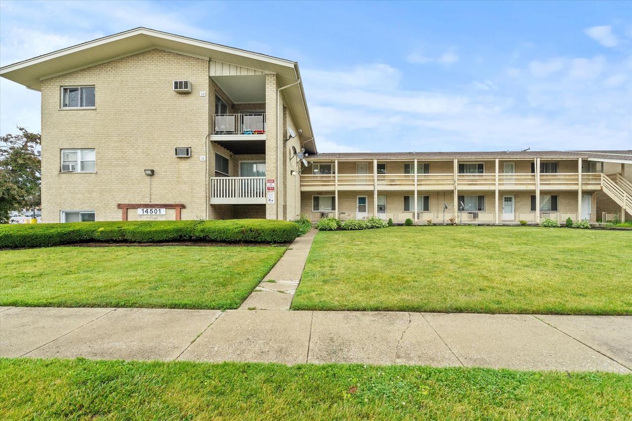 14501 Keystone Ave. #8, Midlothian, IL 60445
