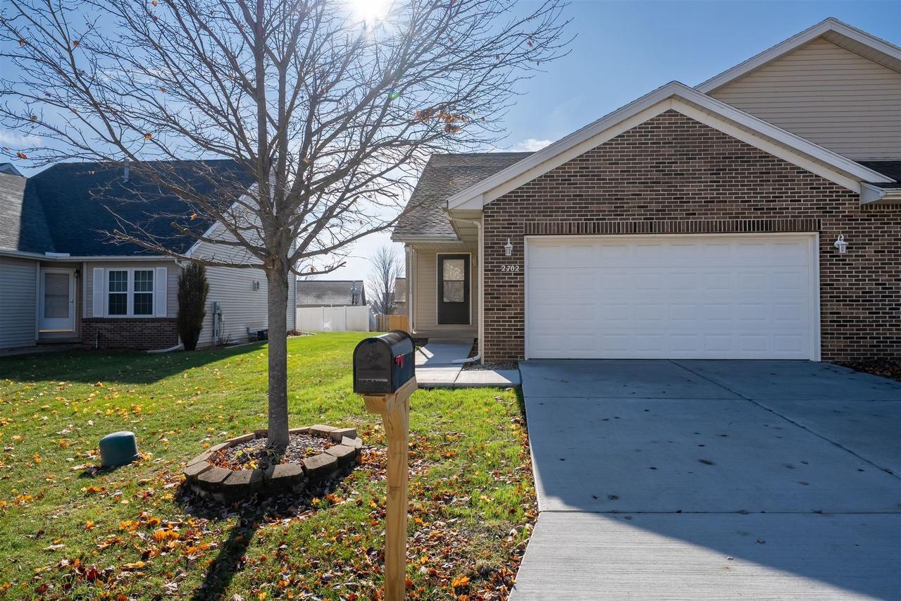 2702 Westbrook Dr., Bloomington, IL 61705