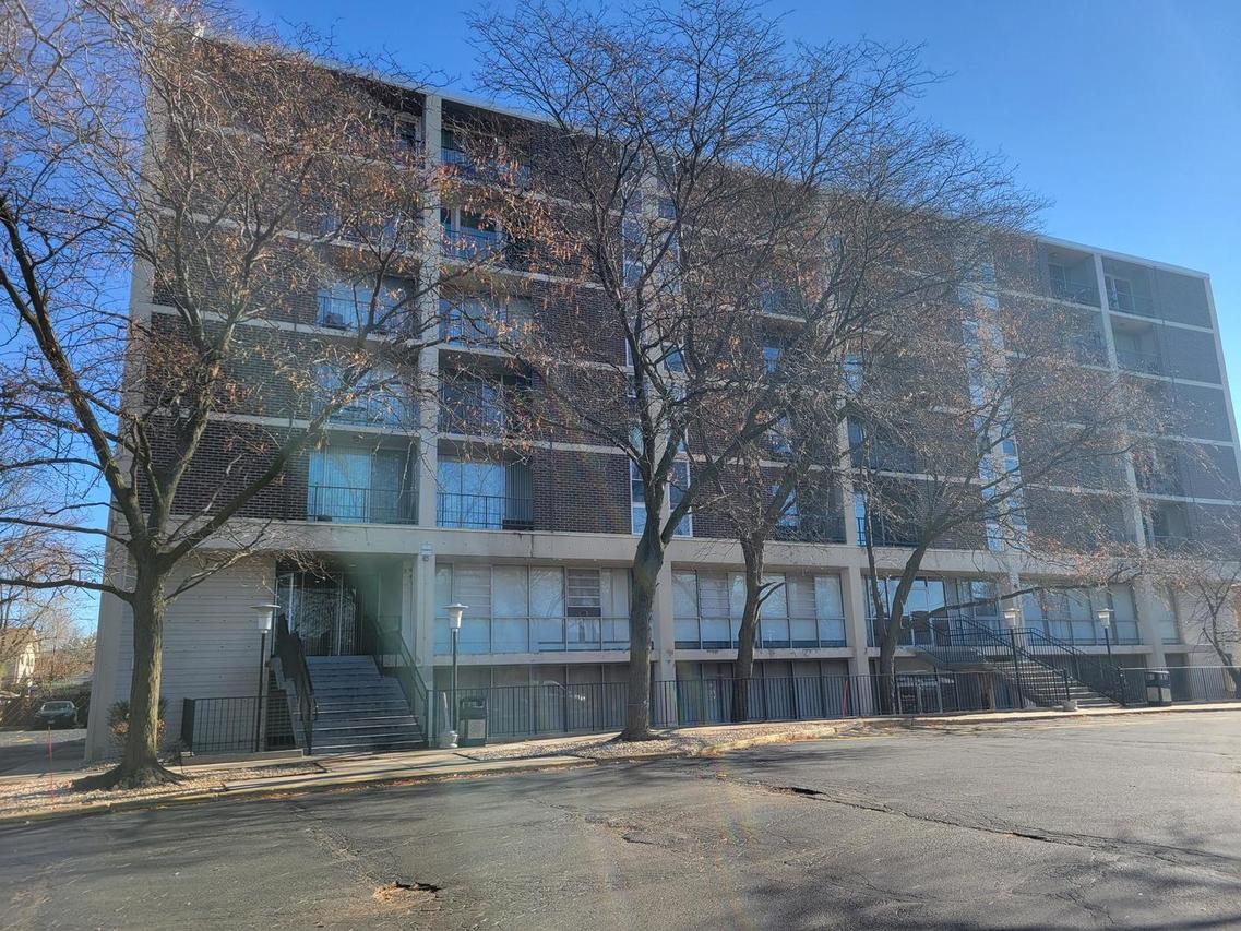 1043 S York Rd. #605, Bensenville, IL 60106