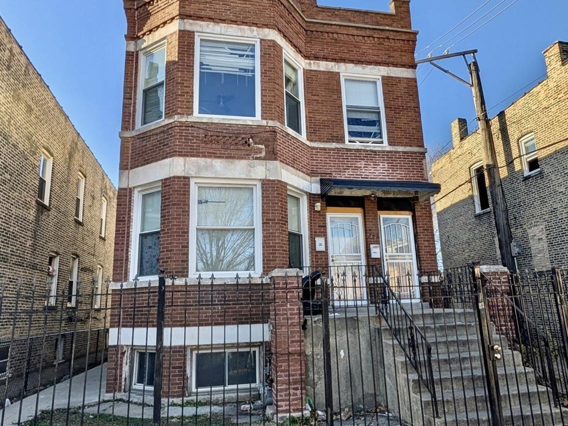 742 N Lawndale Ave., Chicago, IL 60624