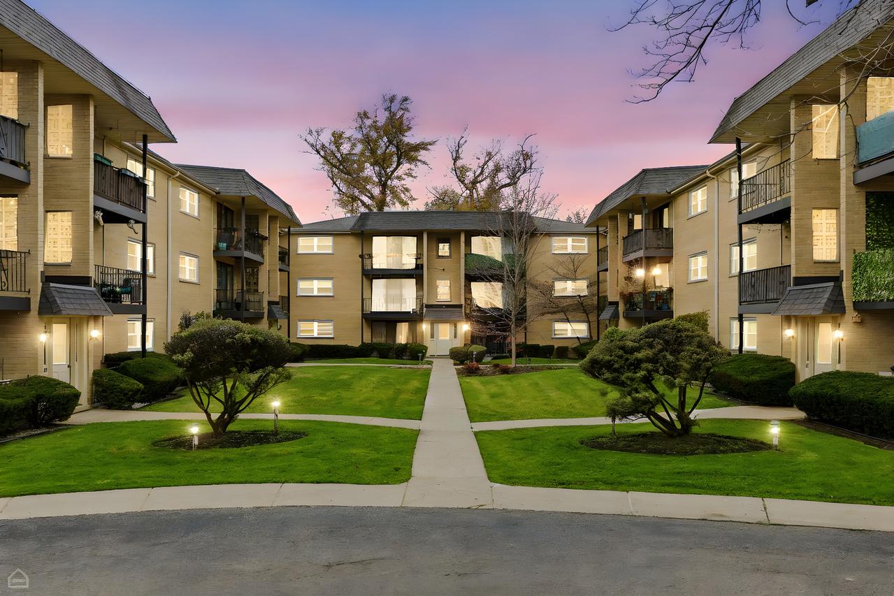 6568 W Roscoe St. #2N, Chicago, IL 60634