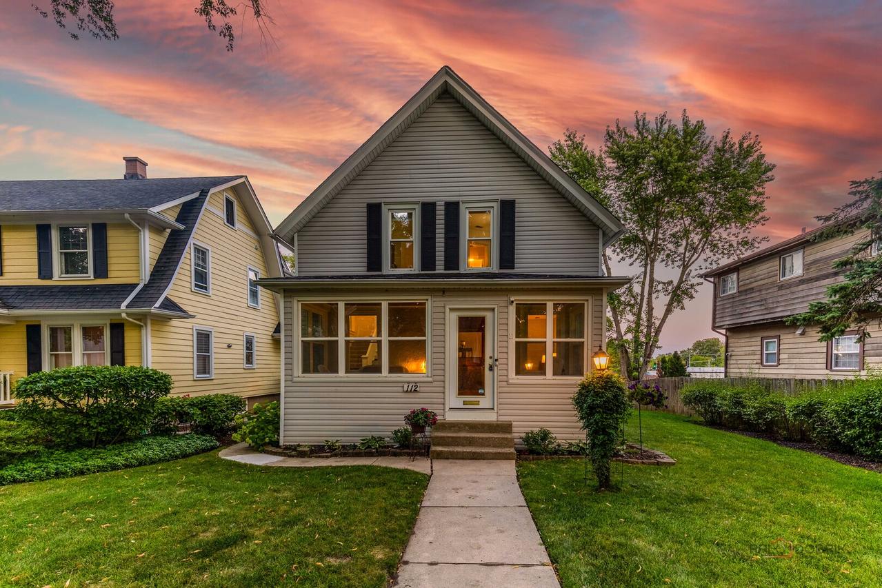 112 3rd St., Libertyville, IL 60048