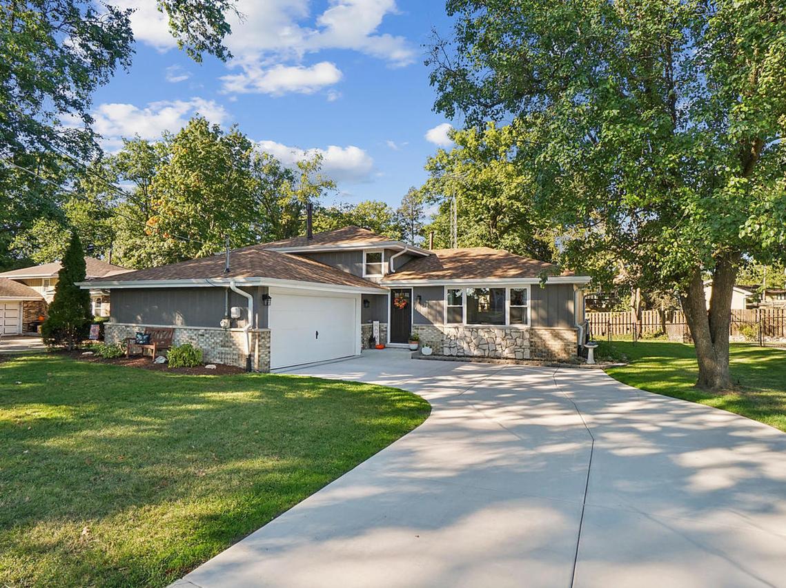 125 Kimber Dr., New Lenox, IL 60451