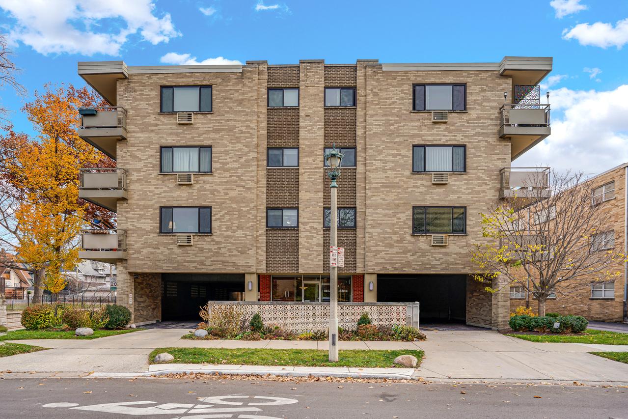 224 N Kenilworth Ave. #4D, Oak Park, IL 60302