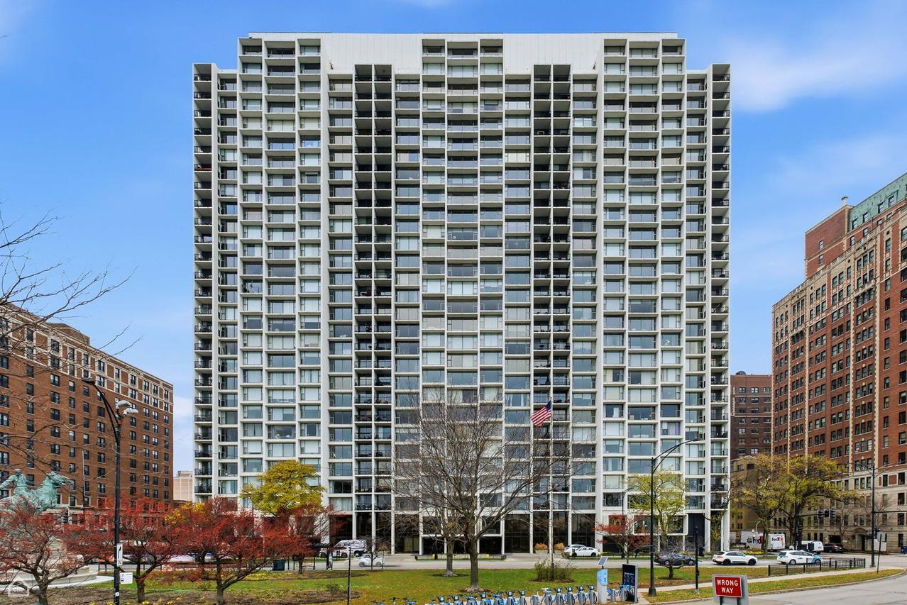 3200 N Lake Shore Dr. #604, Chicago, IL 60657