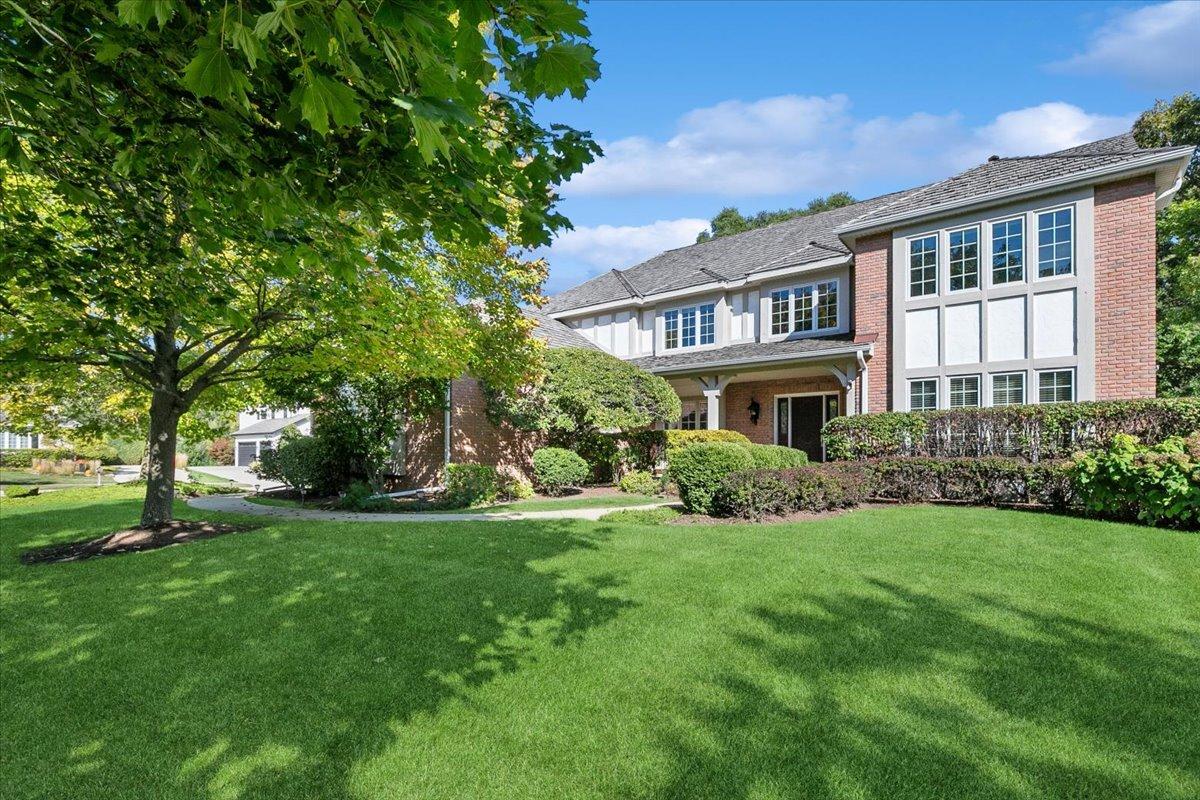 1101 New Castle Dr., Libertyville, IL 60048