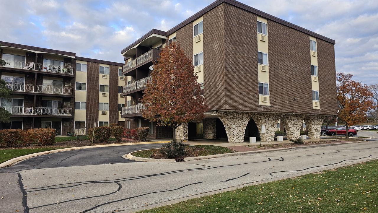 1321 S Finley Rd. #105, Lombard, IL 60148