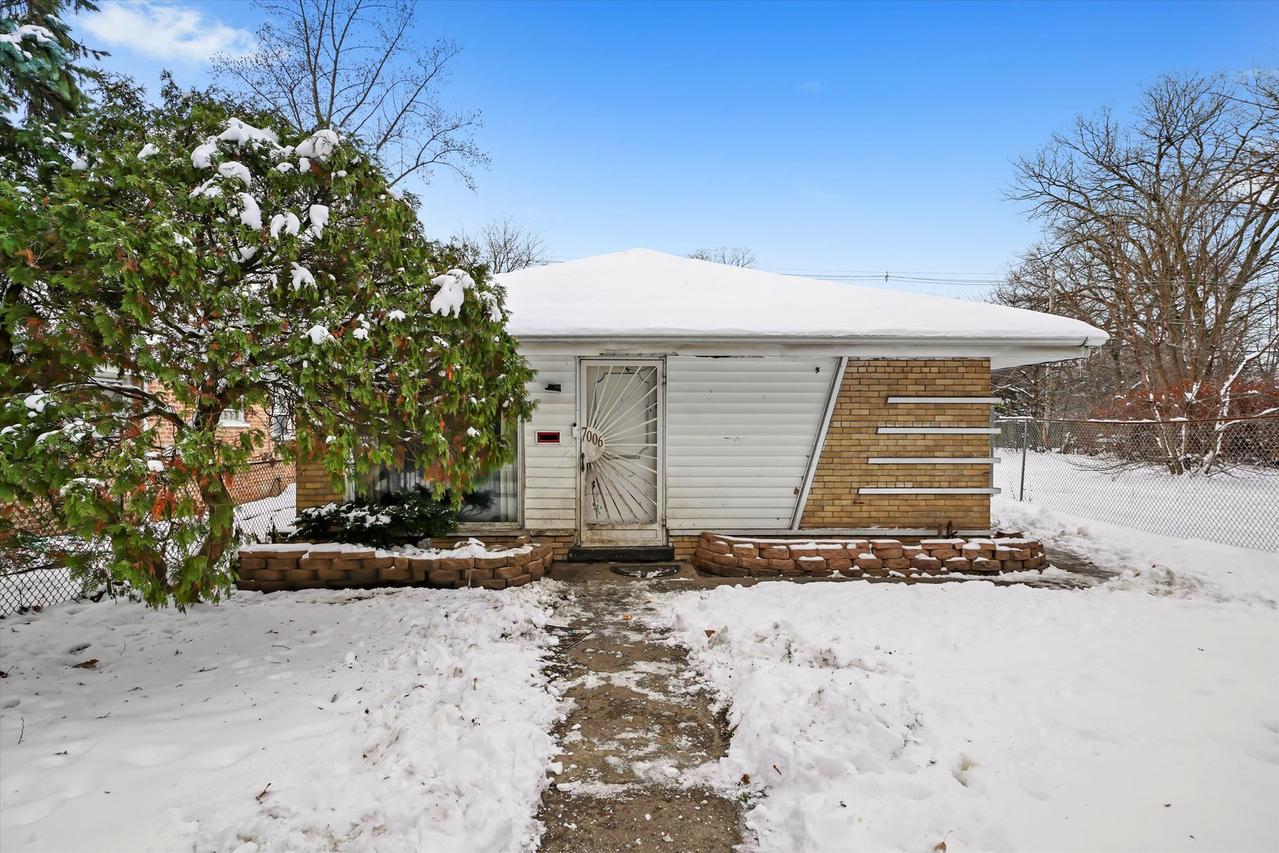 7006 S Woodlawn Ave., Chicago, IL 60637