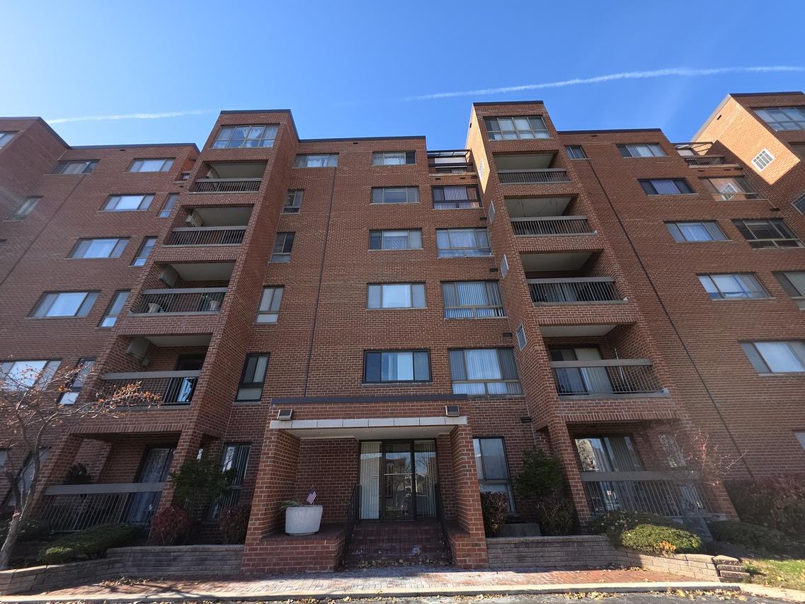 600 Naples Ct. #510, Glenview, IL 60025