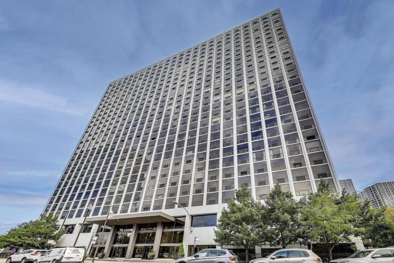 4343 N Clarendon Ave. #1315, Chicago, IL 60613