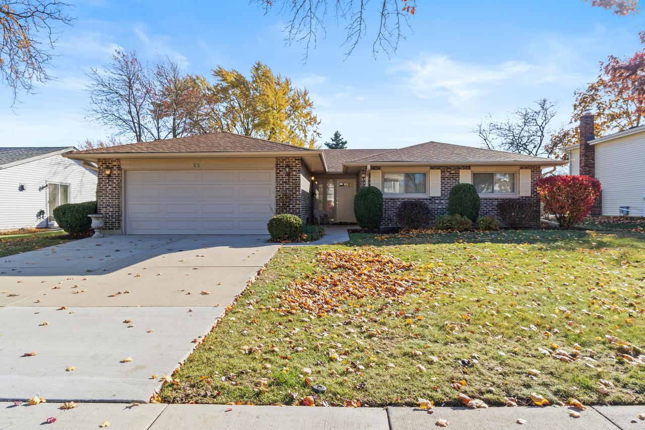 315 Cottonwood Ct., Schaumburg, IL 60193