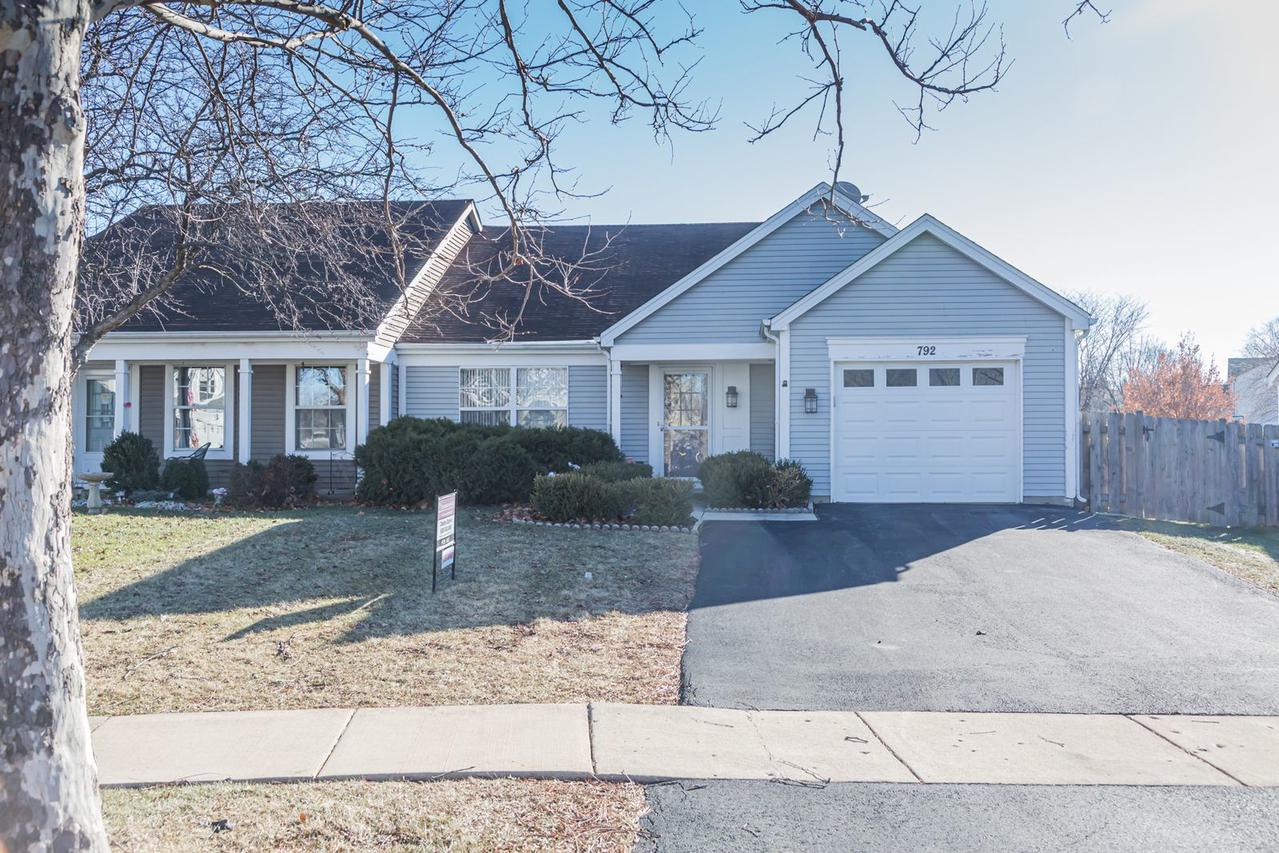 792 Trinity Ct., Carol Stream, IL 60188