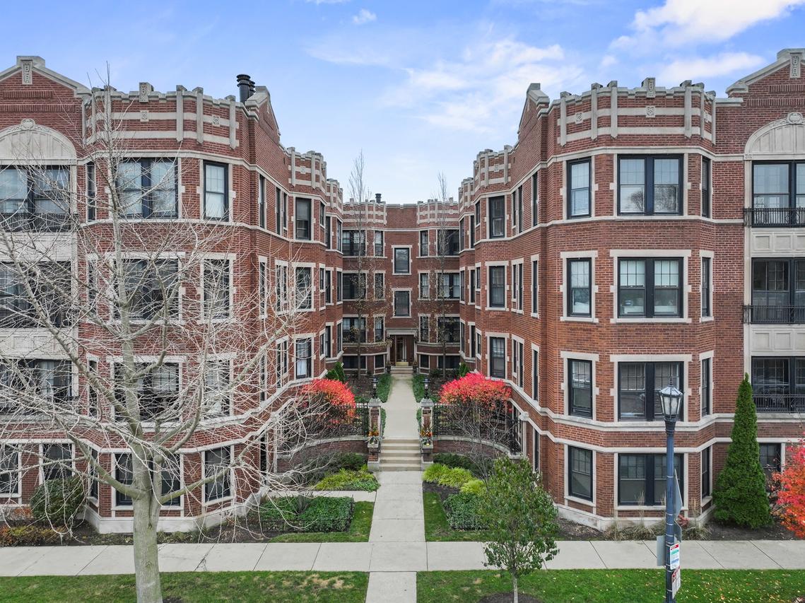 628 Sheridan Sq. #2, Evanston, IL 60202