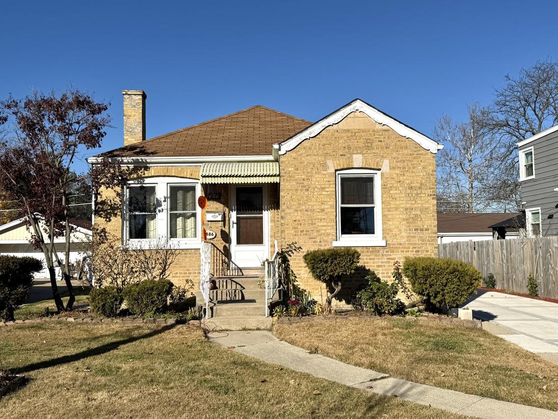 886 E Thacker St., Des Plaines, IL 60016