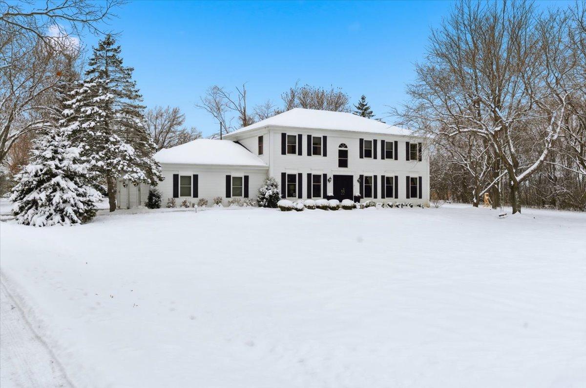 12 Crestview Ln., Lake Barrington, IL 60010