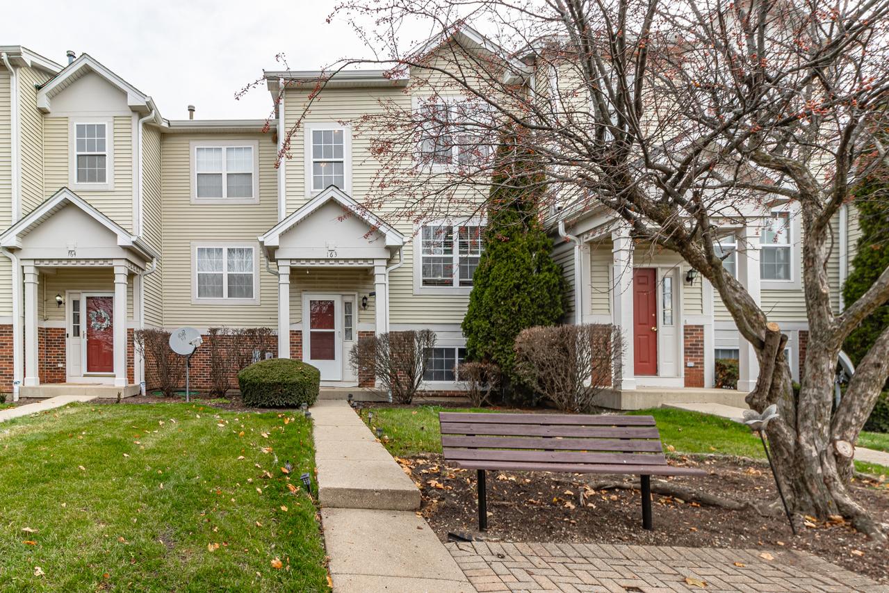 163 Holiday Ln., Hainesville, IL 60073