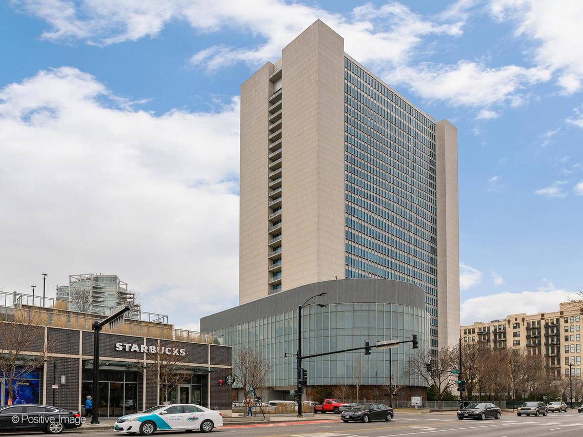 500 W Superior St. #1202, Chicago, IL 60654