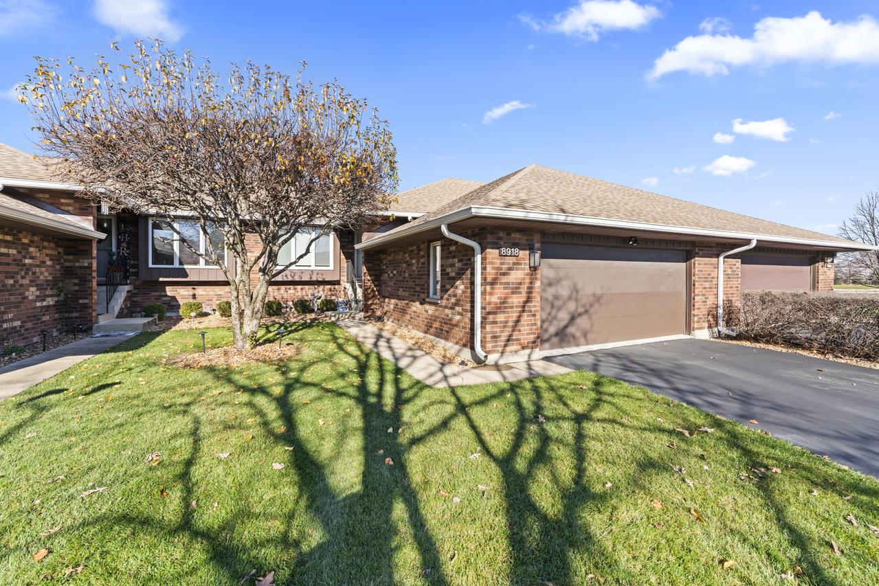 8918 Clearview Dr., Orland Park, IL 60462