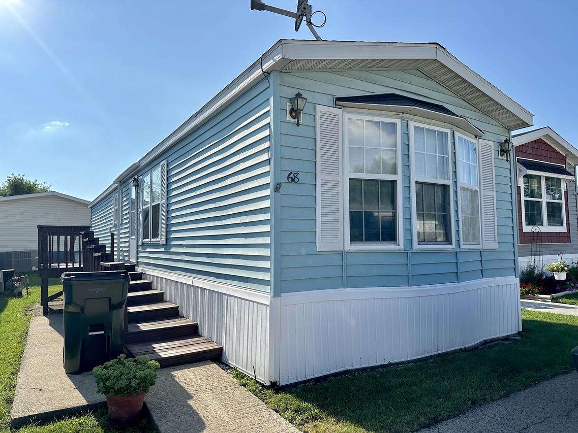 27W370 Geneva Rd. #68, West Chicago, IL 60185