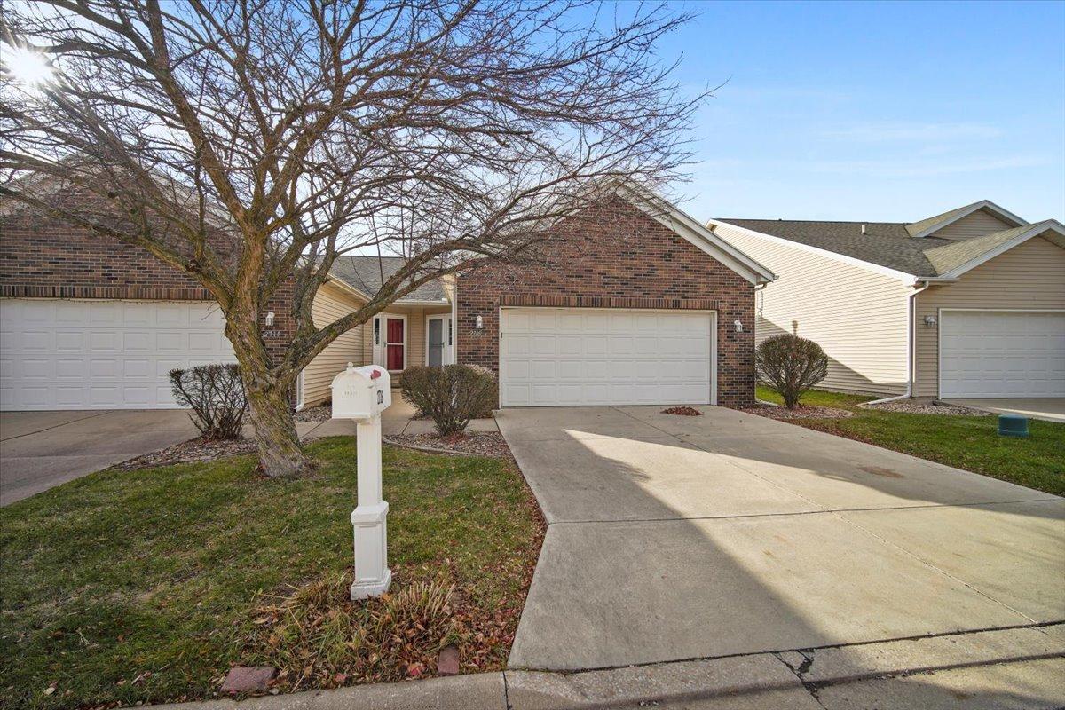 2716 Westbrook Dr., Bloomington, IL 61705