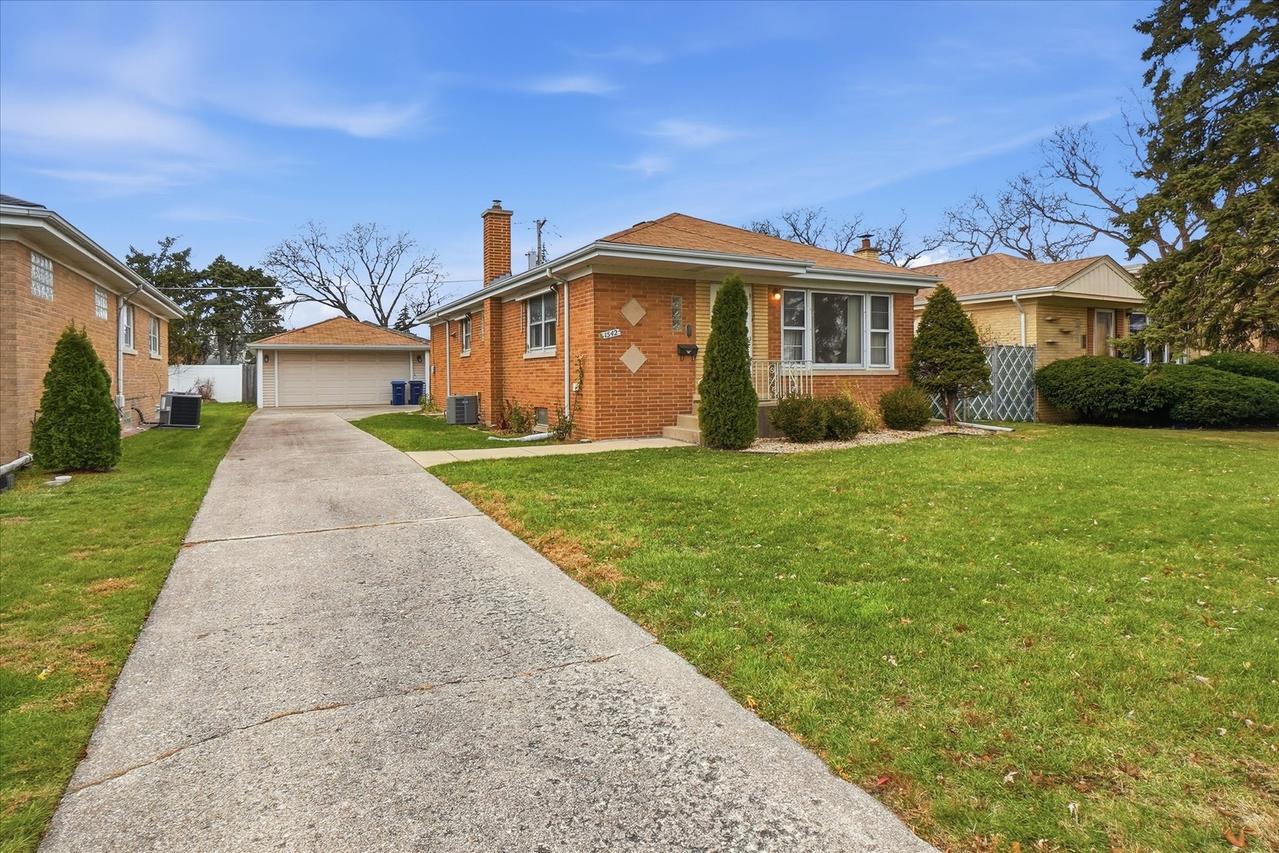 1542 Homestead Rd., La Grange Park, IL 60526