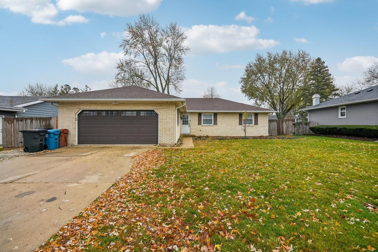 1071 Almond Dr., Aurora, IL 60506