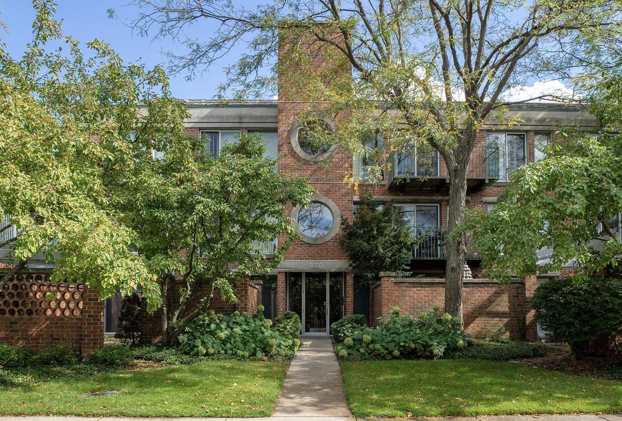 5020 Arbor Ln. #203, Northfield, IL 60093