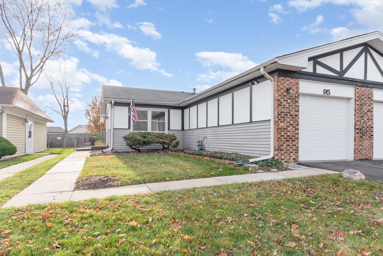 95 W Stevenson Dr., Glendale Heights, IL 60139