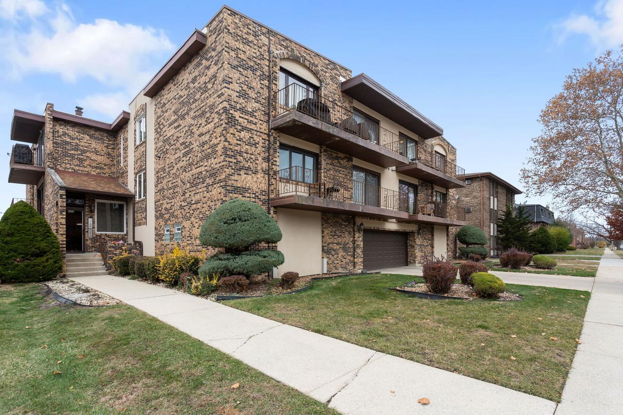 10416 Mansfield Ave. #2SW, Oak Lawn, IL 60453