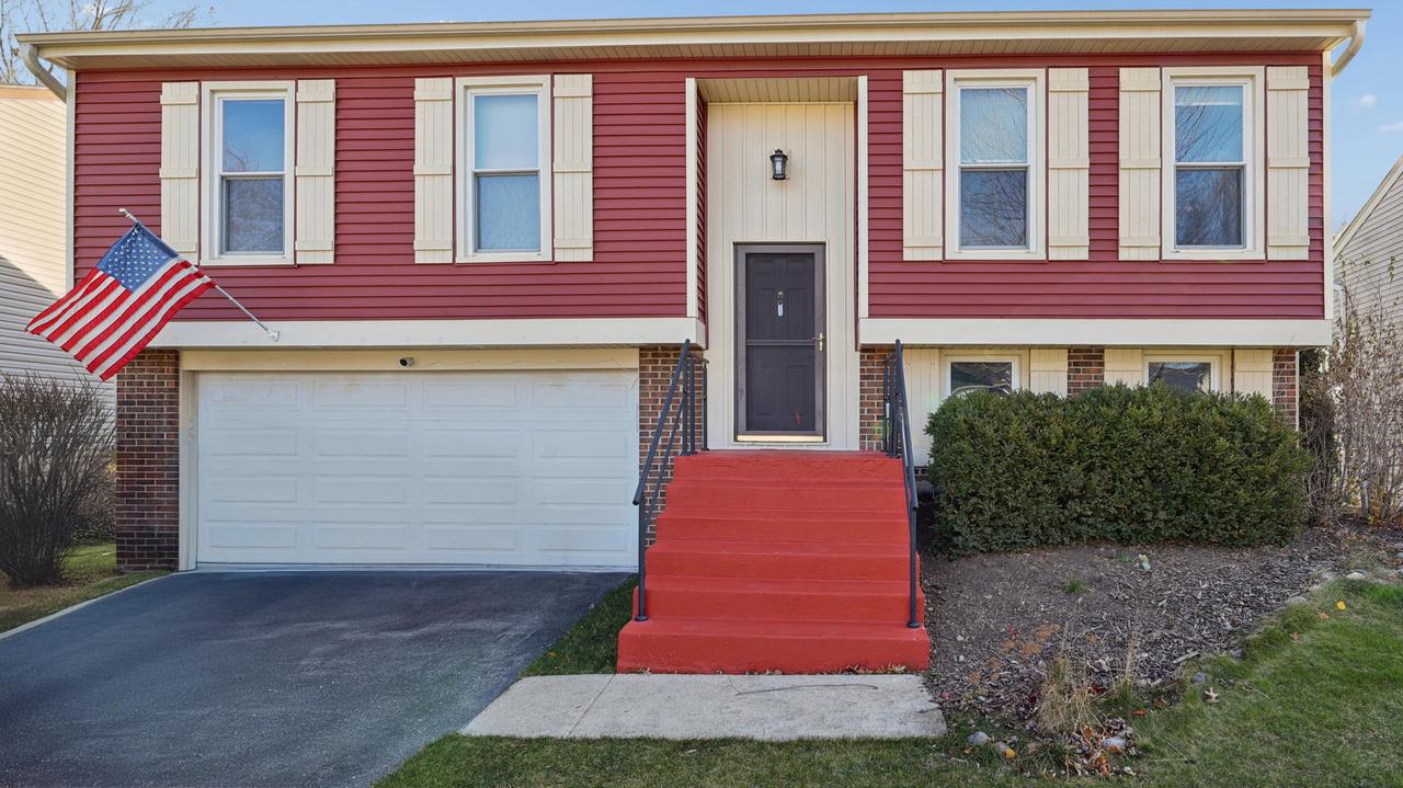 595 Stafford Dr., Roselle, IL 60172