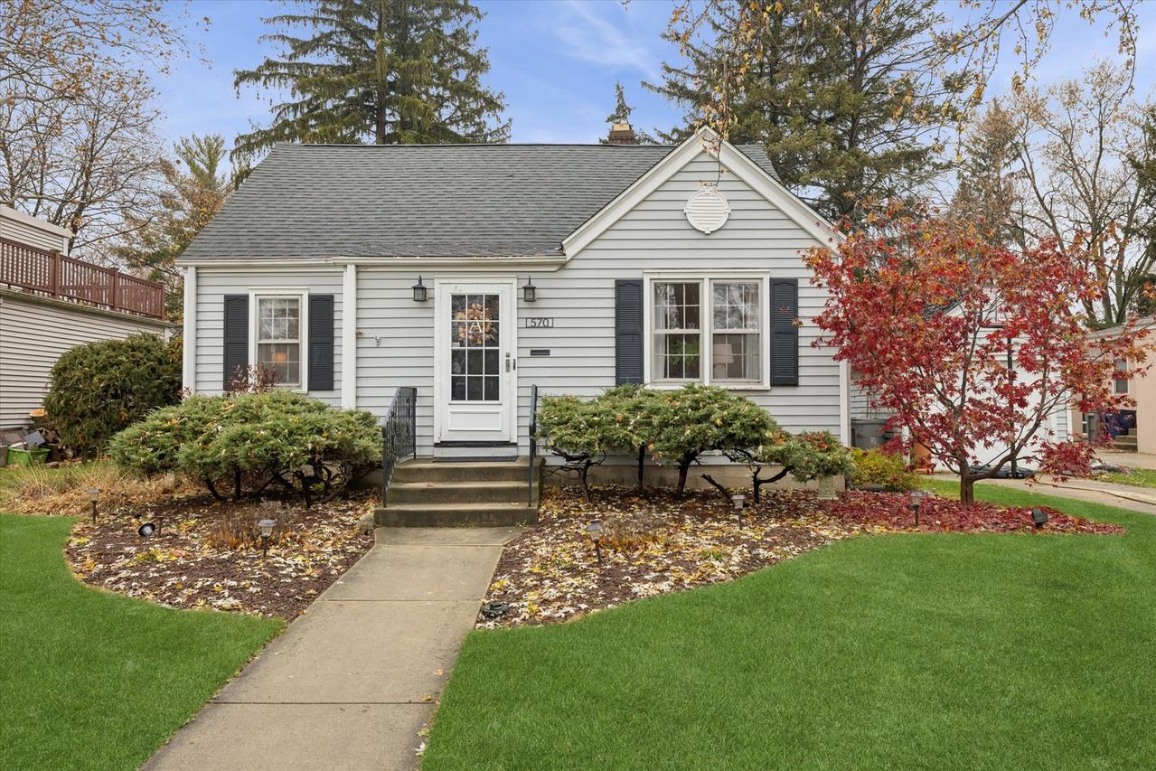 570 Morgan St., Elgin, IL 60123