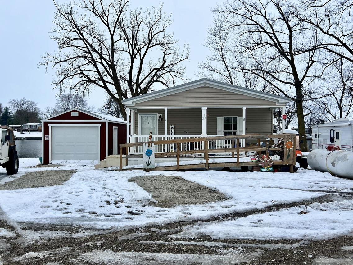 27 Lakeview Rd., Gays, IL 61928