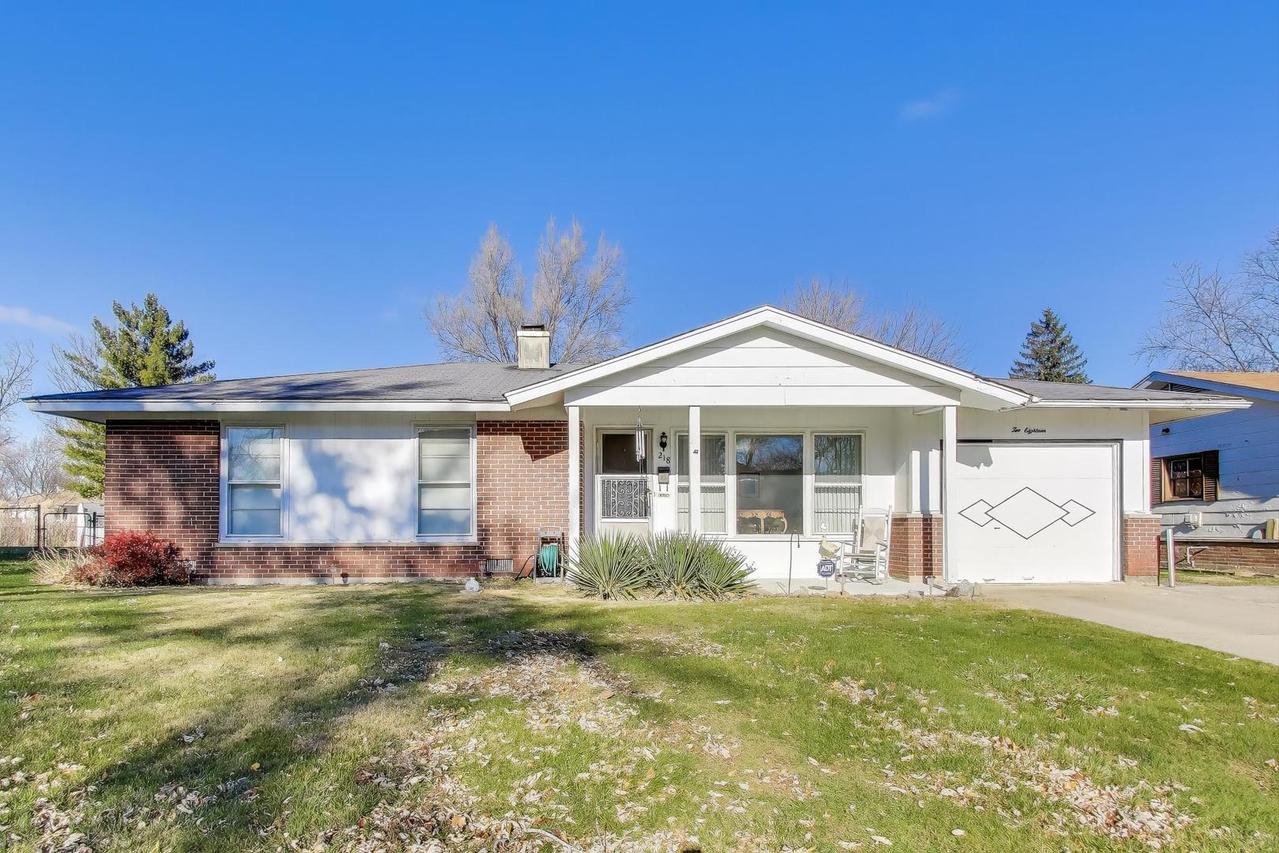 218 Greenbriar St., Elk Grove Village, IL 60007