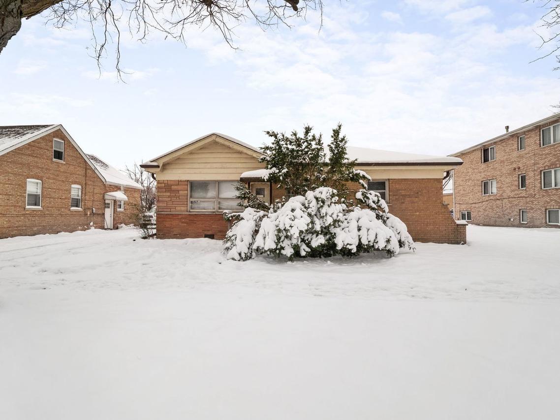 8651 44th St., Lyons, IL 60534