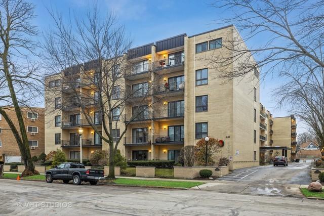 221 N Kenilworth Ave. #213, Oak Park, IL 60302