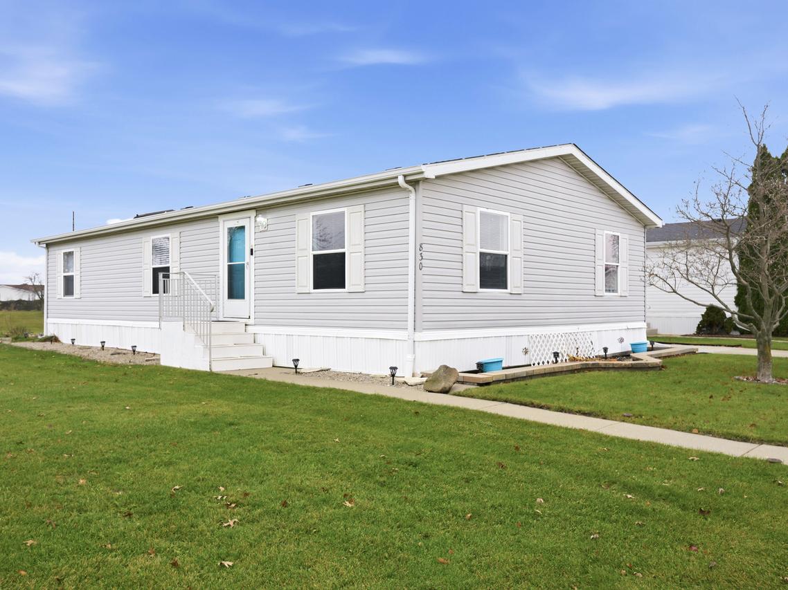 830 S 10th St., Dekalb, IL 60115